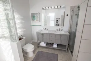 HUGE 1700 sqft 3bd West Loop Penthouse w/ Balcony - Image 2
