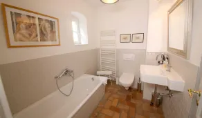 Exclusive, large apartment with 3 bedrooms, fireplace and terrace - Image 2