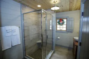 Bed&Breakfast in a 1795 Log Cabin on working farm, Margaret Baylor-Swoope suite - Image 3