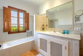 Villa in Alcudia with passion and care in every detail by Renthousing - Image 4