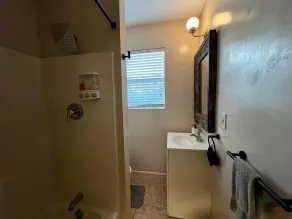 King Bed studio Near Wynwood - Image 4