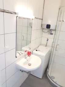 Central Apartment close to inner ring  metro  airconditioned  A32 - Image 2