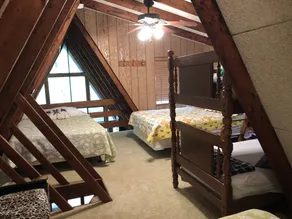 Kom och koppla av i denna härliga chalet med 2 sovrum vid sjön med baddocka. - Image 5