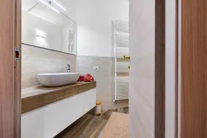 Apartamento de férias 'Rustico Spagnol 1' com vista para o lago, piscina e Wi-Fi - Image 3