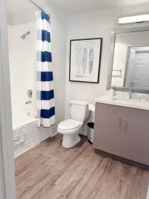 Cute Poolside Unit, 2 Miles from the Beach - Image 2
