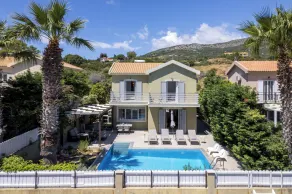 Beachfront Villa Alexandra - Image 5