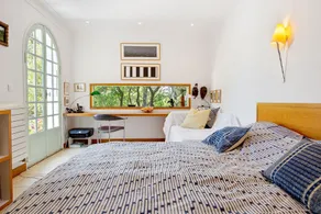 Waterfront family home on a sandy beach - Image 4