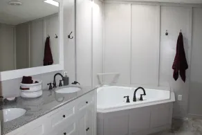 Come relax in this beautiful 3 bedroom house with lots of space! cozy & clean! - Image 3