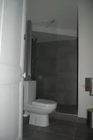 Schöne 2-Zimmer-Wohnung, hell und ruhig im Herzen des historischen Viertels - Image 4