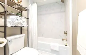 Modern and comfy home five minutes from downtown - Image 4