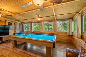 Lakeside Pet Friendly Cabin w/ Hot tub Game Rm Fireplace Elec Vehicle Charger - Image 4