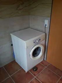 Apartamento tranquilo e espaçoso, com varanda, Wi-Fi, sem taxa de turismo - Image 2