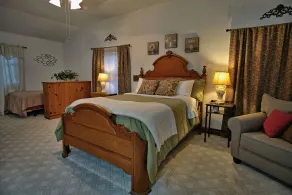 5 Bedrooms, 5.5 Baths, covered porches, hot tub, game room, walk to the square. - Image 4