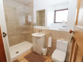 BARN COTTAGE, pet friendly, character holiday cottage in Ingleton - Image 3
