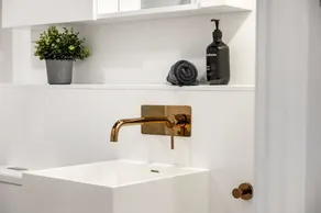 Modern Elegant Oasis - Image 3