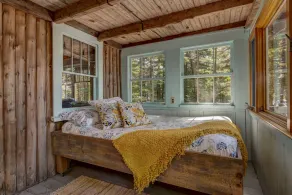 Traditional Lakefront Cabin Located On Beautiful George's Pond - Image 5