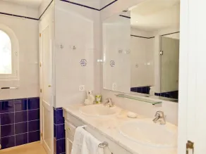 Belle villa familiale avec piscine à côté d la mer, En face de Nikki Beach, près d l'hôtel Don Carlo - Image 2