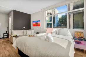Location and lifestyle in a cute luxe studio with stunning city views - Image 3