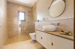Moderna y nueva casa rural con impresionantes vistas. Sol y relax - Image 2