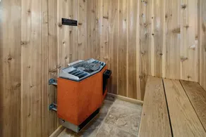 Enjoy the Sauna and 6 Unlimited SHARC Passes with Great Location! - Image 4