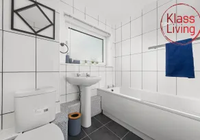Spacious 3 bedroom maisonette property with pool table. - Image 3