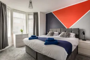 Modern apartment - 200 metres from M62 - Image 3