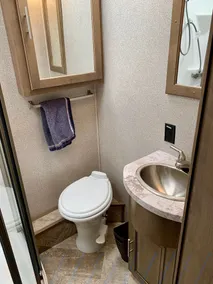 2019 Georgetown GT5 36B5 - 2 full baths, 3 slides outs, bunks & king bed - Image 5