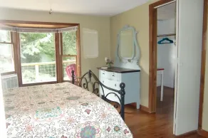 Sweet Cabin in the Woods -10 min to Ashvl., Quiet, BEES , Garden & DECK. Dogs Ok - Image 5