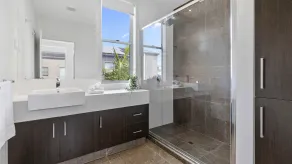 The Cove - Luxury Waterfront Accommodation - Image 3