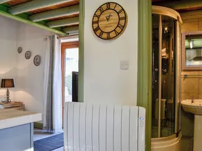 Lucy's Lodge - UK1260 - Image 3
