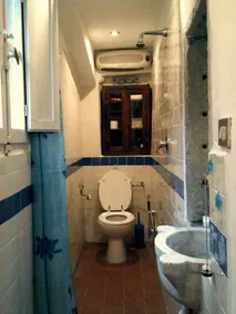 Casa con piscina situata in montagna e vicina al mare. - Image 4