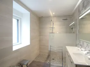 Renovated family house with sea view and terrace in Digosville - Image 3