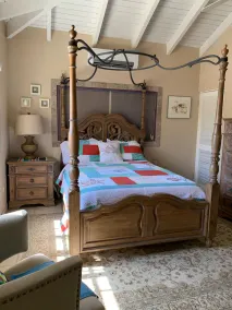 4bd 4.5 baths House and two private apartments. Beautiful views! Self check in! - Image 4