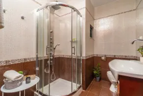Holiday villa with private pool - Image 3