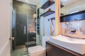 Beautiful Modern 4 bedroom/3bath Retreat - Image 3