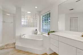 Pristine Luxury Heated Pool Home on the Golf Course - Image 4