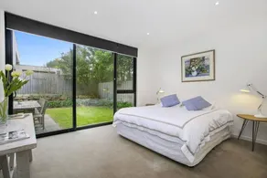 Generous Grove Road Townhouse - Image 4