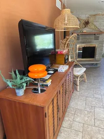 Opdateret Retro Retreat! Indendørs og udendørs pejs, baghaven oase med vandfald - Image 3
