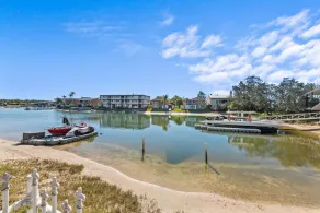 Family Friendly 2 Bed Flat with Balcony - Image 5
