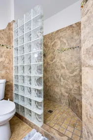 3BR condo w community pool/hot tub, BBQ - Image 5
