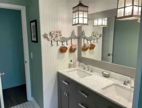 ISLAND VIBE ~ Close to Beach, Downtown, Egan’s Creek with Fire Pit! KQQ~2Ba - Image 4