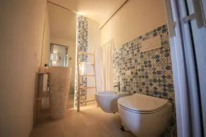 Donna Lucia Romantic Villa w/ jacuzzi Sea Front - Image 2