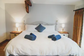 Wagon House sleeps 4, two bedrooms. Near Jurassic coast. - Image 5