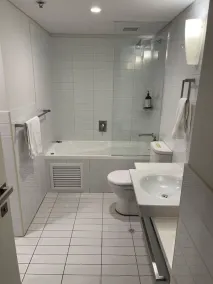 Amazing City Skyline Apartment near Convention Centre - Pool Gym Sauna - Image 4