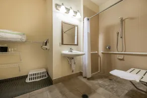 Equipped Studio | Top Location, Gym Access + Pool - Image 4