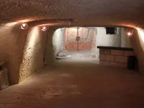 Medieval Troglodyte Cottage in Loches, Pets Allowed - Image 3