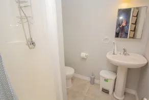 2BR 1BA  in Upscale Neighbourhood - Image 4