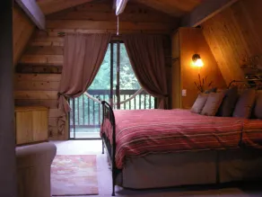 Amazing property & Shasta views, private lake, dark skies, close to everything - Image 4