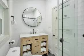 Charming bungalow with a hot tub, walking distance to downtown Nashville  - Image 5