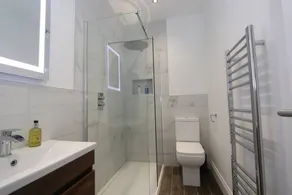 Modern , stylish one bedroom apartment in the centre of Dollar - Image 5